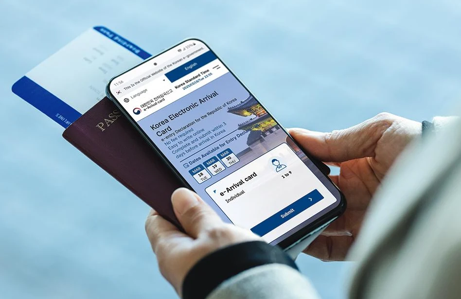 スマートフォンで電子入国申告サイトを開いた参考写真。運営者提供。撮影日や申告完了を確認した写真ではありません。